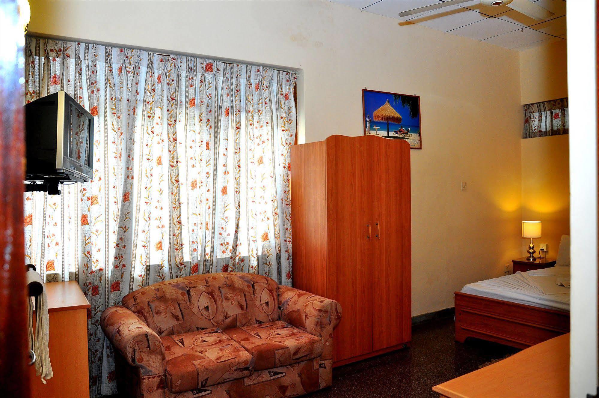 Milano Tourist Rest Hotel Anuradhapura Exterior photo